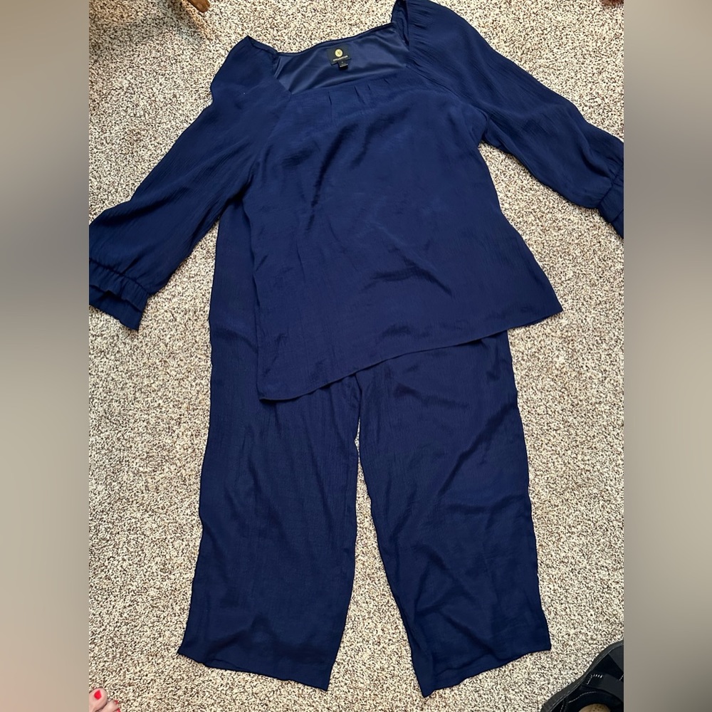JM Collection Navy Blue Two Piece Set. Size M EUC Like New
